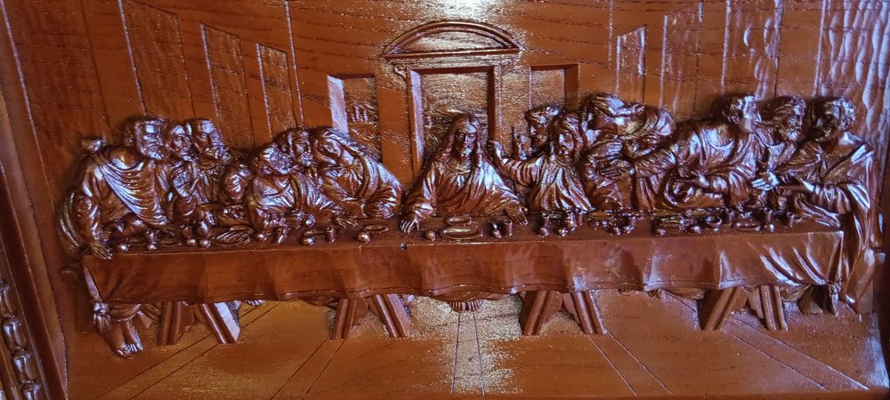 Moldura da Última Ceia talhada em madeira.