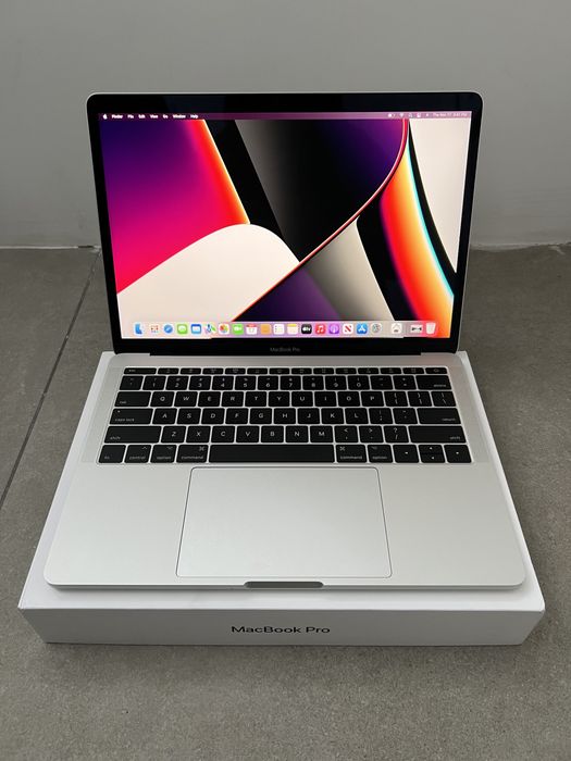 330$ MacBook Pro 13" 2017 MPXR2 2,3GHz / i5 / 8 GB / 128gb SSD