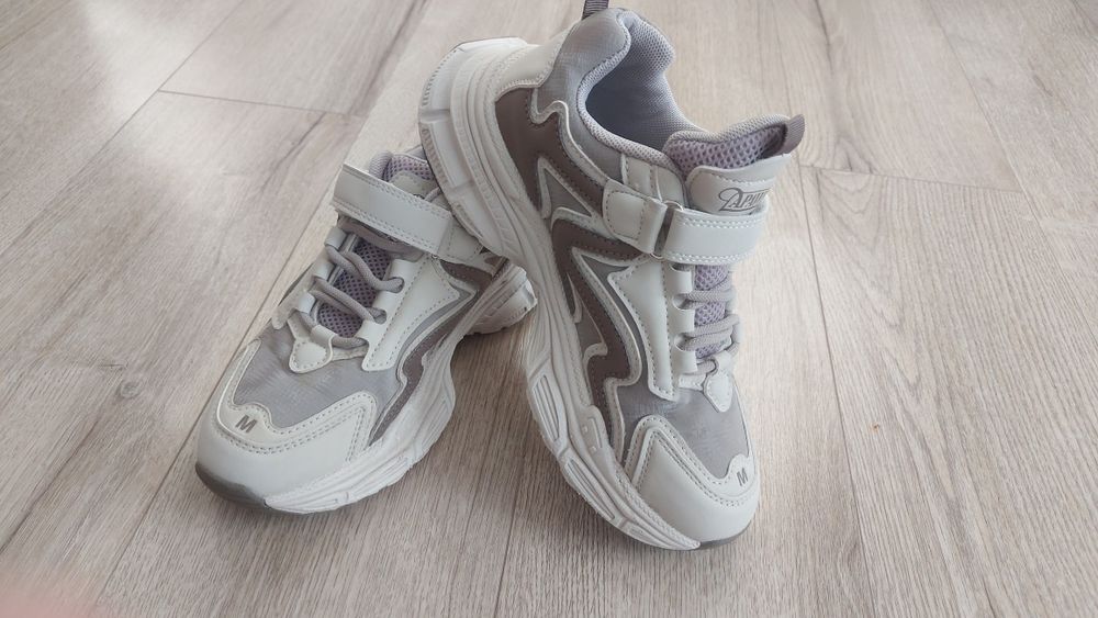 Кросівки для дівчинки