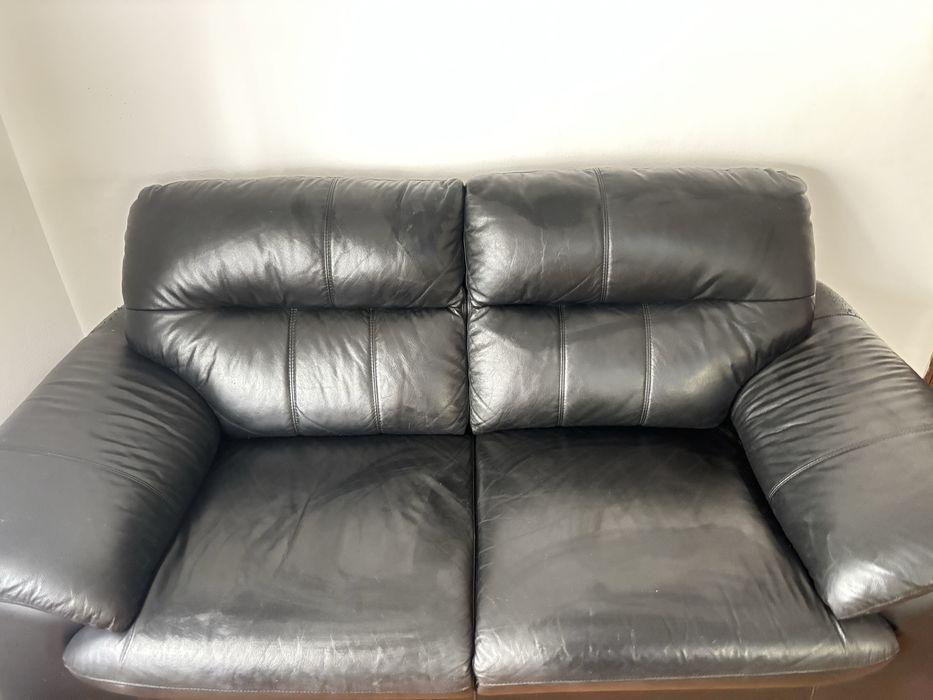Sofa em pele preto