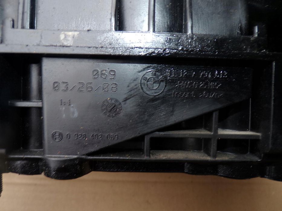 pokrywa zaworów bmw e60 e61 e87 e92 2.0 d 0928402069