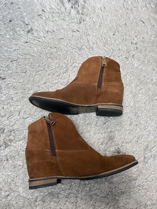 Botki Carinii Skorzane rozm 40 Zamszowe Brazowe Kowbojki