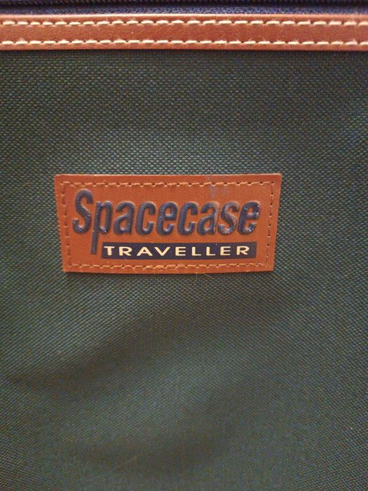 Чемодан средний ,новый 55*35*18см