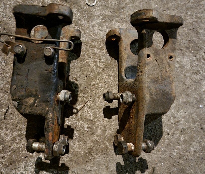 Вилка (кронштейн)буксировочний правий, лівий для КамАЗ 53205-2806114