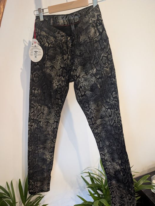 Nowe Spodnie KETU JEANS, Wężowy Wzór Metallic,  Rozmiar XS