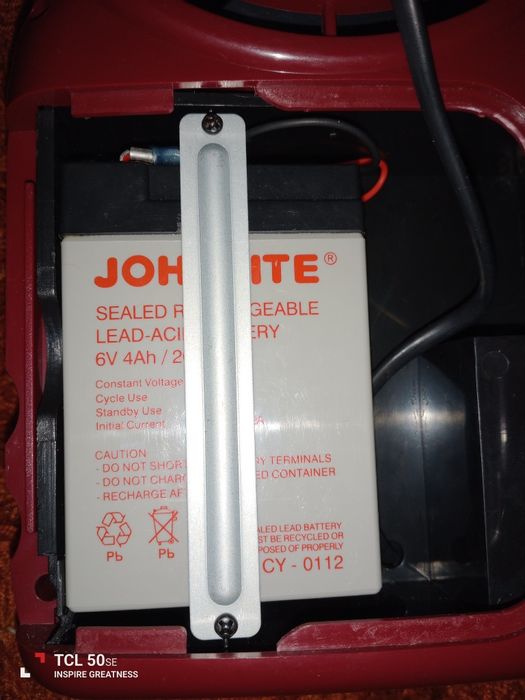 Aparelho antigo com rádio/ lanterna fluorescente/ ventilador .