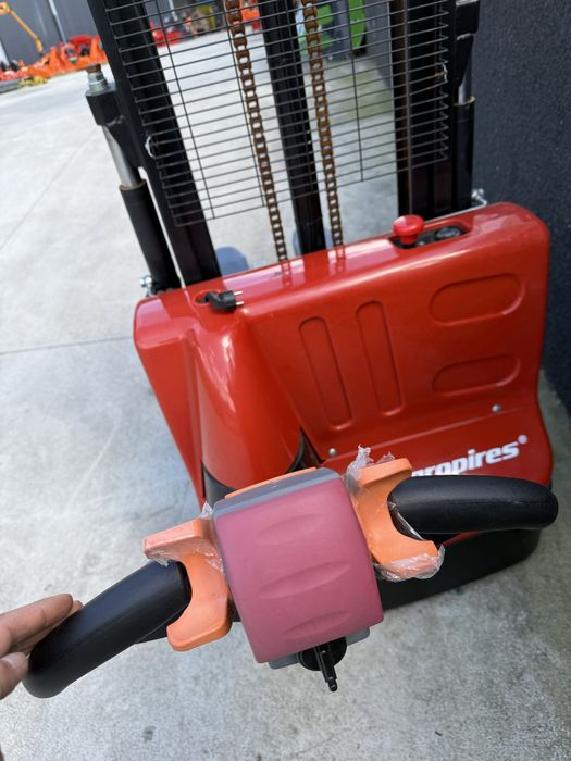 Porta paletes Stacker eletrico 1200 kg