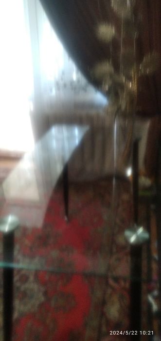 Продам стеклянный стол