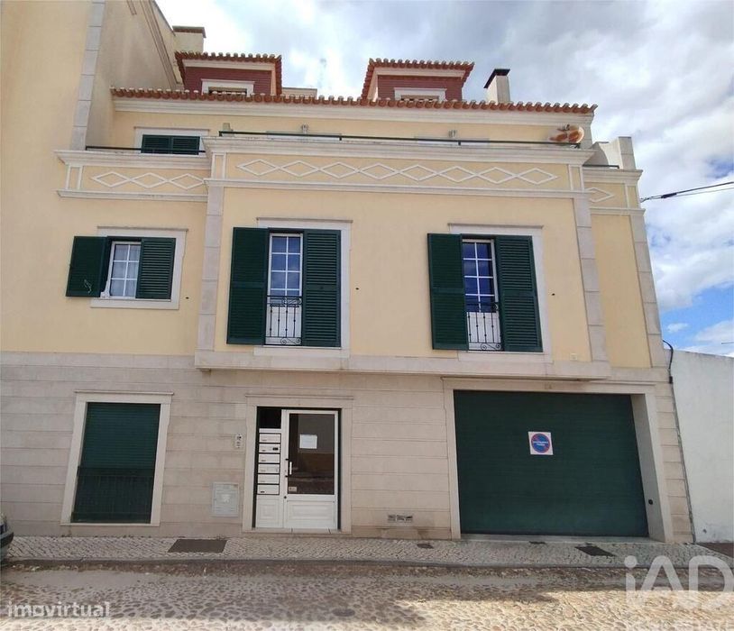 Apartamento T2 em Almeirim de 163,00 m2