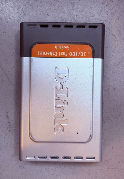 Zestaw D-Link: router DI-524 + switche DES-1005D i DES-1008D + zasilacze