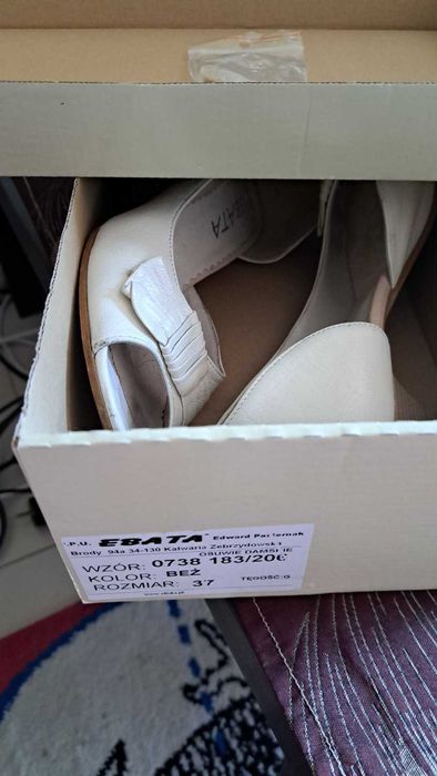 Damskie buty letnie. Białe. Rozmiar na pudełku 37.