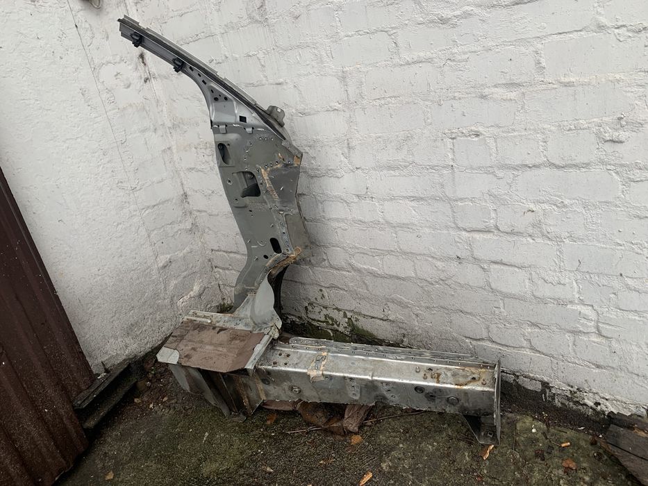 Четверть ланжерон стойка поріг vivaro trafic  2001-2014