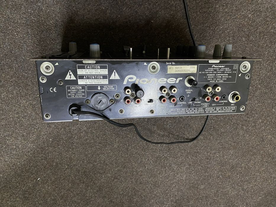 Двухканальный DJ-микшер Pioneer DJM-300