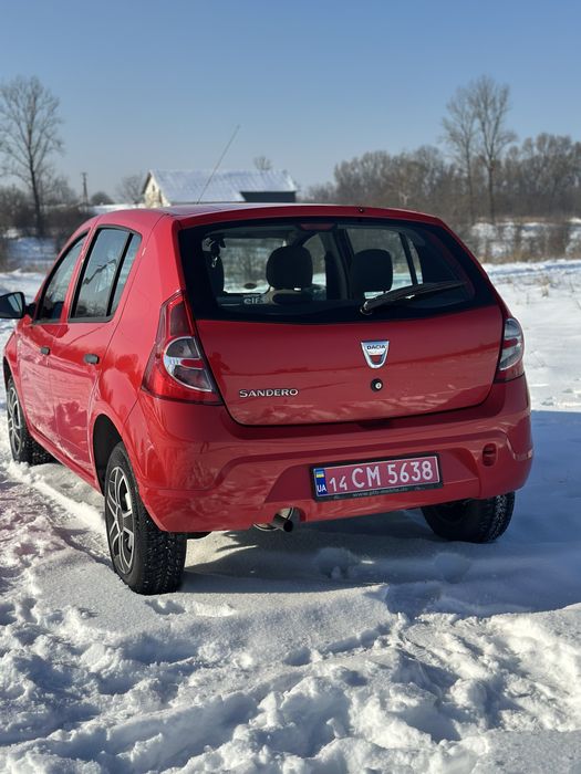Dacia Sandero 2012 року випуску, рідна фарба