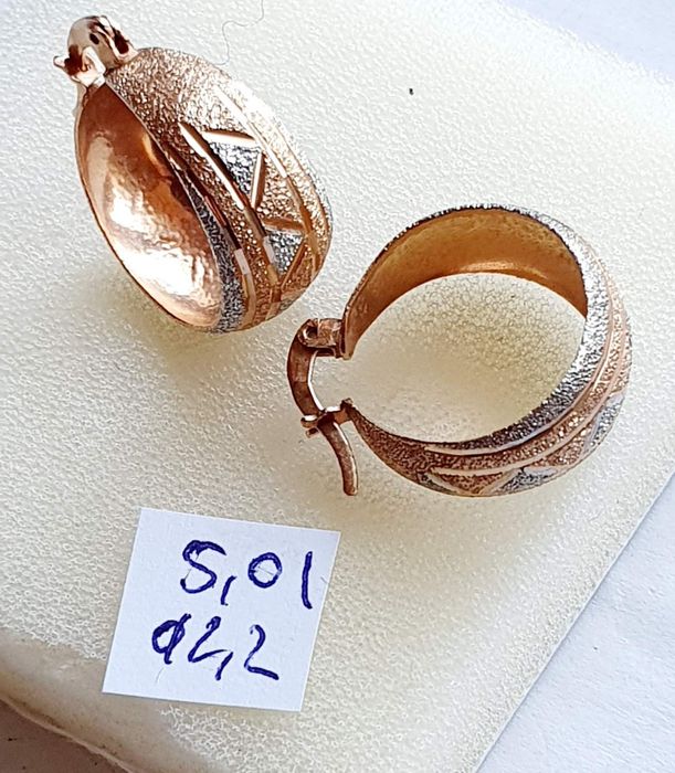 Продам золотые серьги-конго