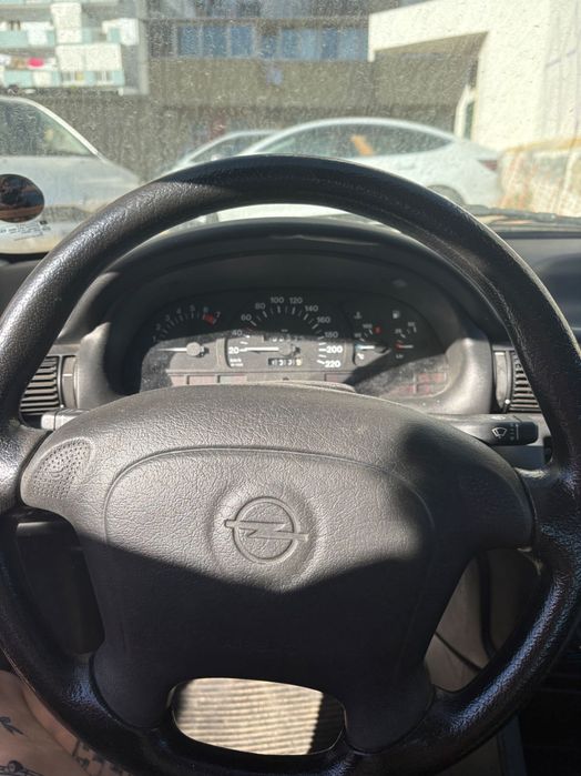 Opel Astra 1.6 Gasolina 1999 – 100.000 km – Muito Bom Estado