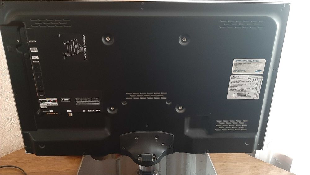 Продам Samsung UE32D5000 на запчасти,без материнської плати