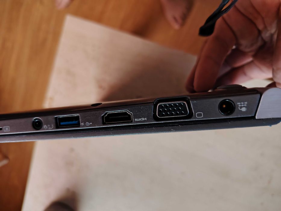 Vendo computador portátil Toshiba de 14 polegadas