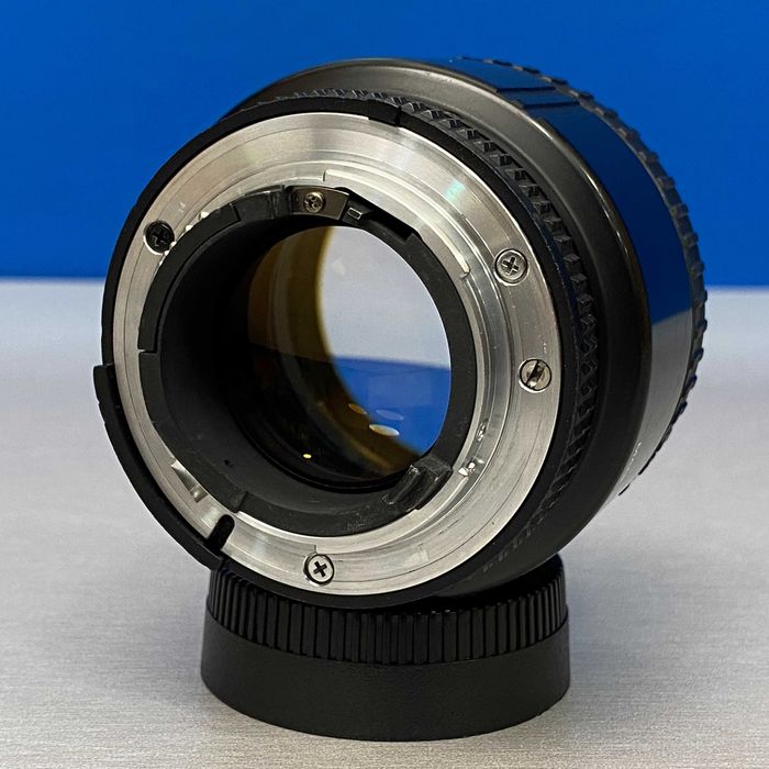 Nikon AF Nikkor 85mm f/1.8 D