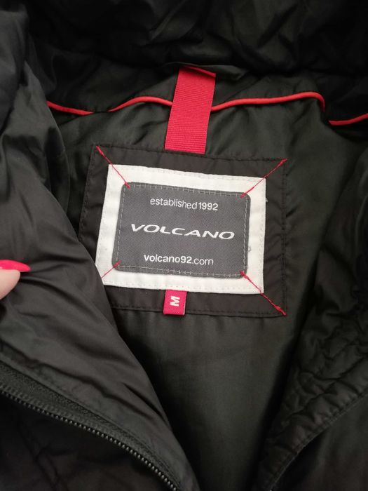 parka Volcano S 36 M 38 płaszcz puchowy Volcano S 36 M 38 czarny