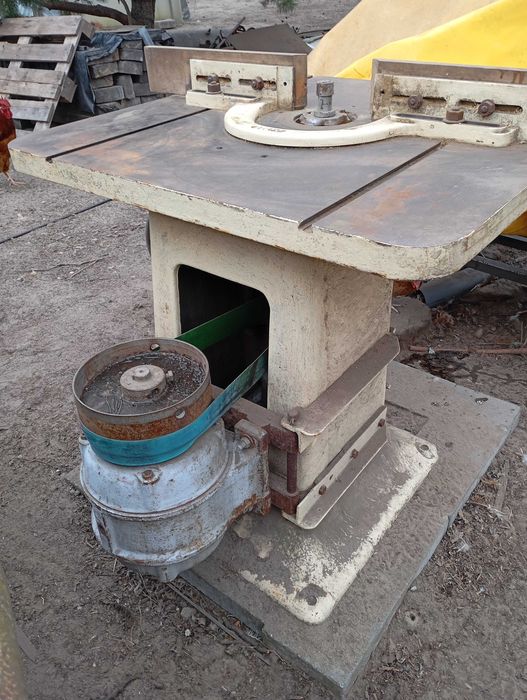 Frezarka do drewna, dolnowrzecionowa