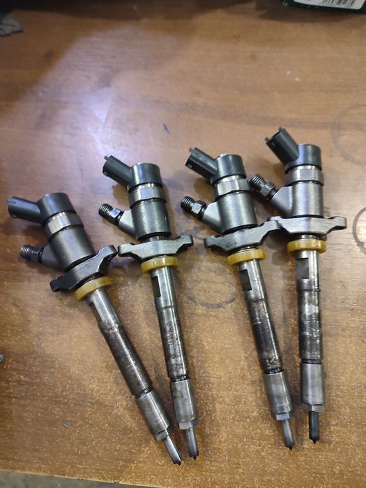 Форсунка дизель  ​​bosch 1.6tdci 16v ford focus.c max. ii 04-11 Berlin