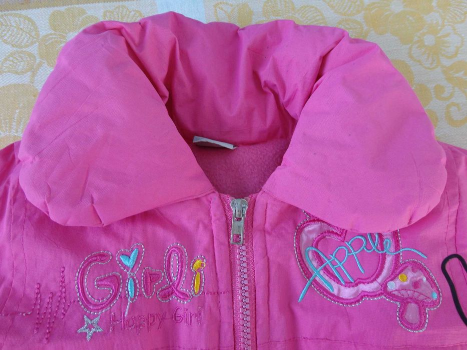 Дитяча (дівчача) рожева курточкаНа 2-3 роки.