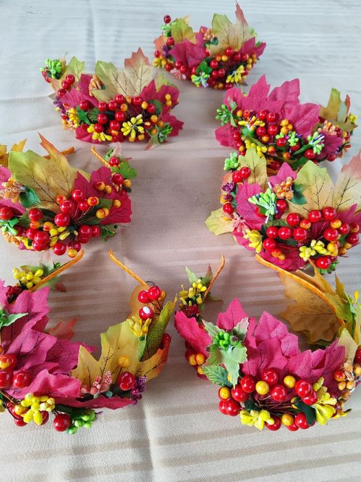 Віночок(обруч),декорований  осіннім листям та ягодами калини