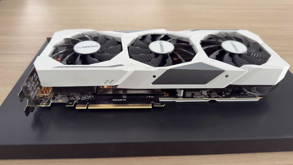 Gigabyte GeForce RTX 2070 SUPER GAMING OC 8GB WHITE – 3 wentylatory