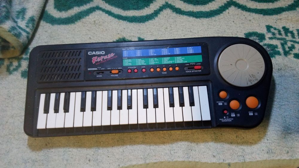 Piano marca Casio em muito bom estado a funcionar