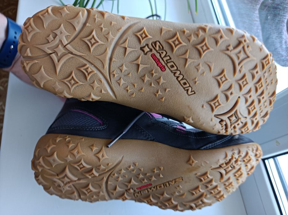 Salomon утеплені ботінки.