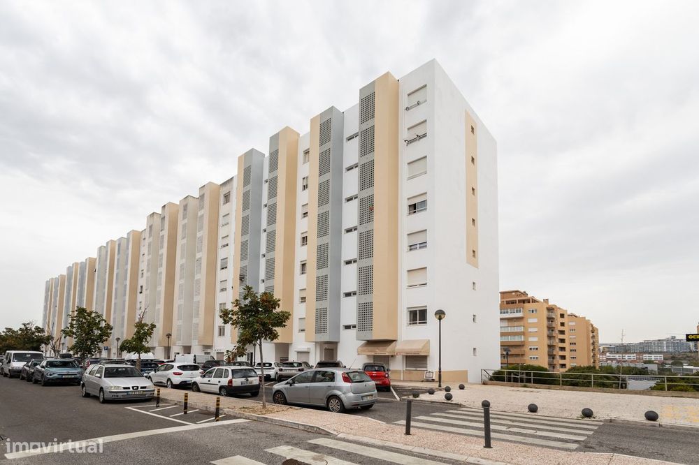 Apartamento T3 com Elevador em Carnaxide