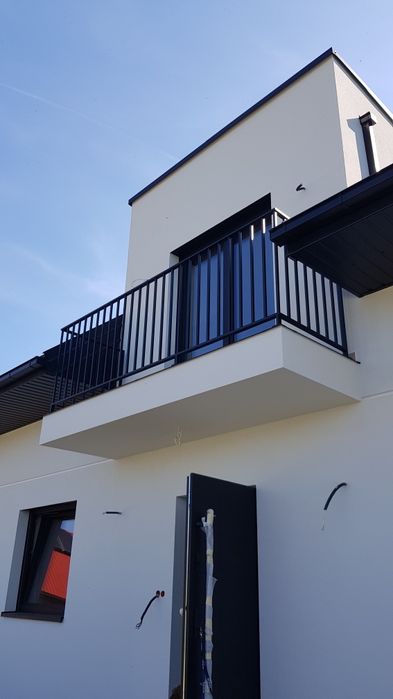 Balustrady aluminiowe nierdzewne szklane