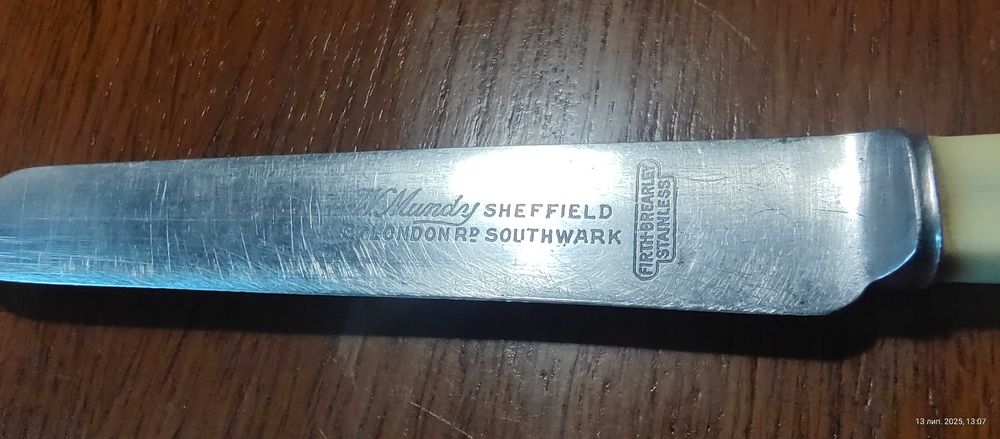 Старовинний англійський столовий ніж.