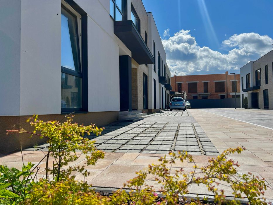 Продам з наповненням 4х к. таунхаус 104 кв.м. з власним підвалом.