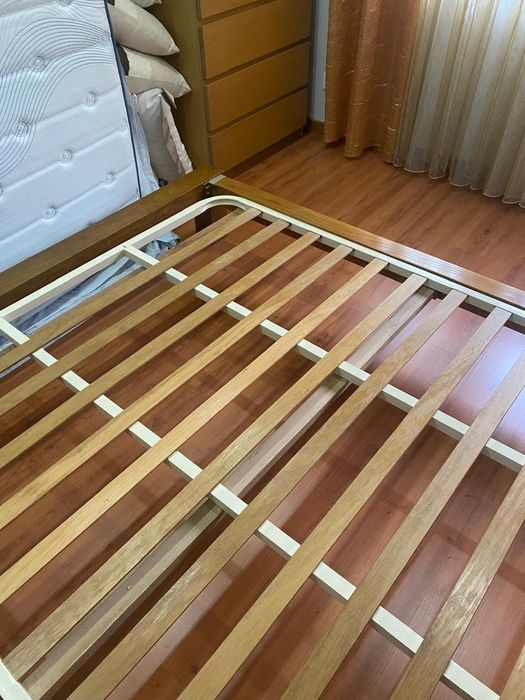 Cama e colchão em super estado