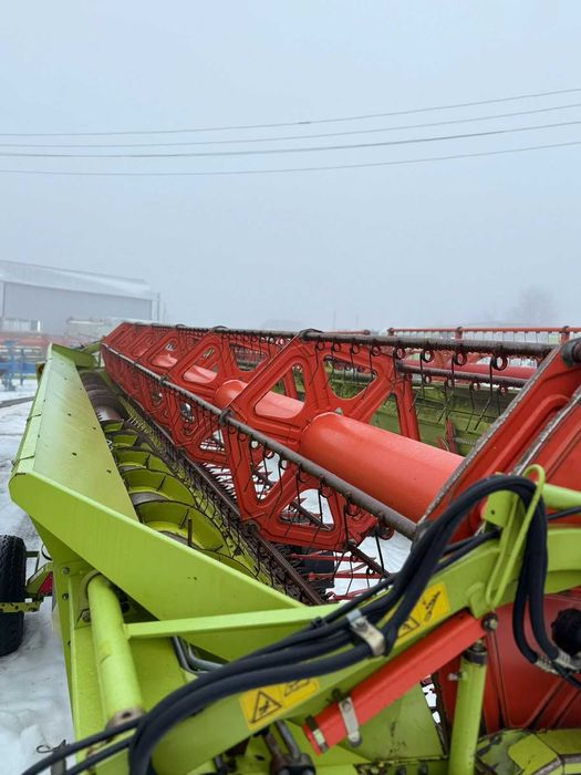 Жниварка Claas V900