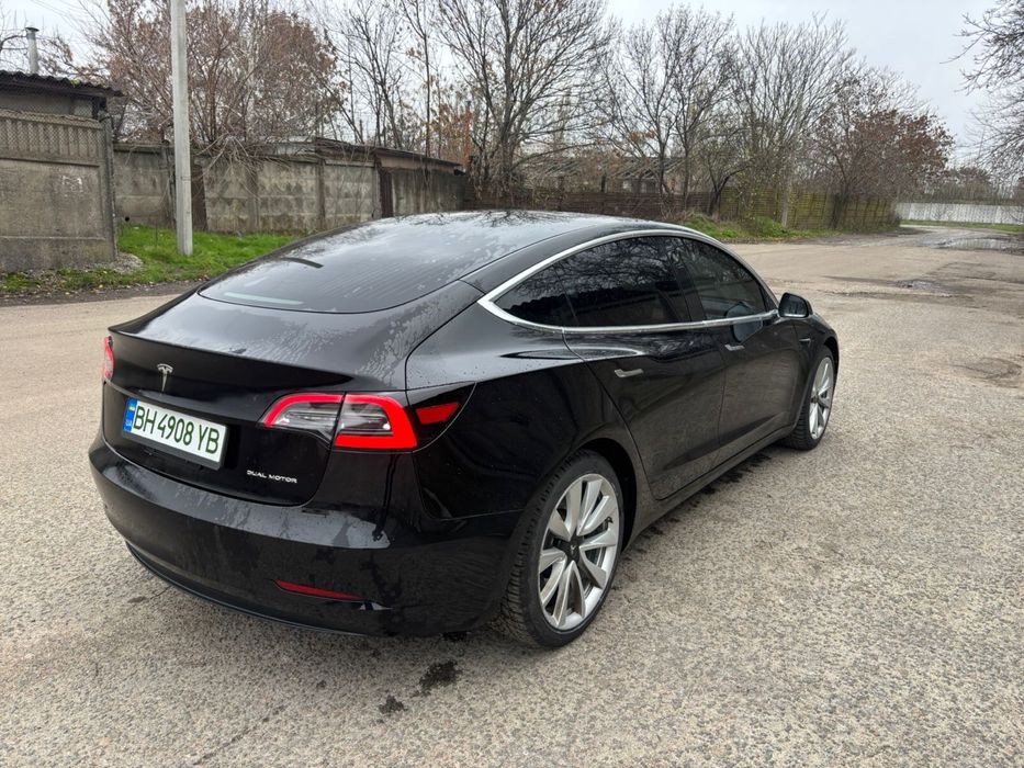 Оренда Tesla Model 3 dual motors long range