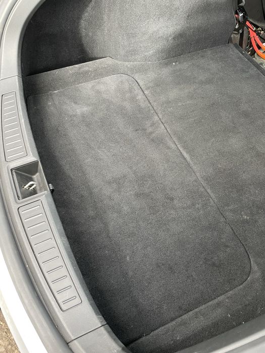 Полка,Саббуфер,Кавролин-ватин заднього багажнику Tesla model S Premium