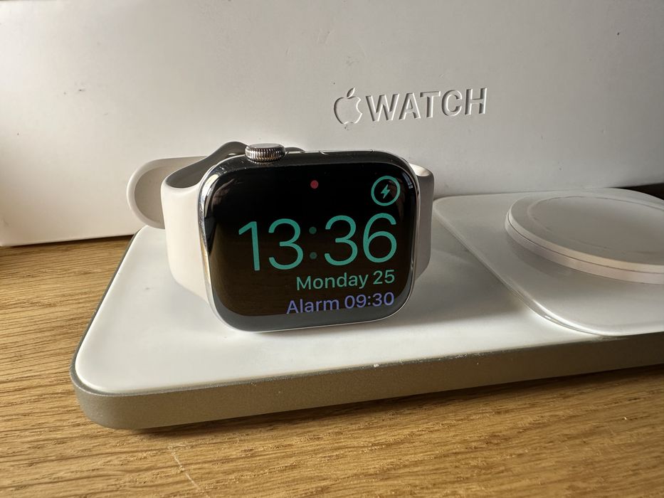 Apple Watch Series 7 45 mm Silver Stainless Steel LTE eSIM (MKJD3LL/A)