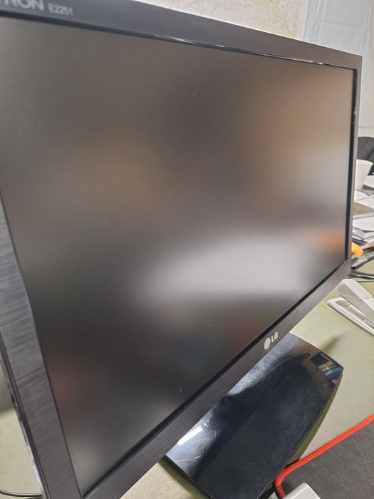 Монітор LG E2251 21.5'