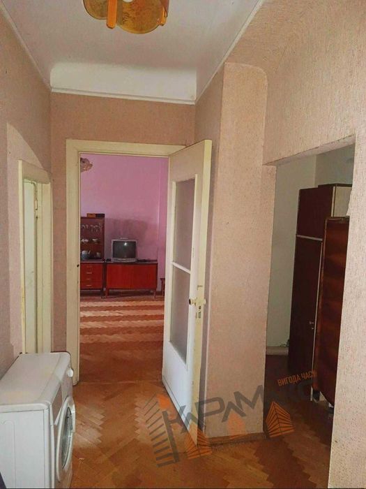 Продається простора 1-кімнатна квартира на вул. Героїв УПА