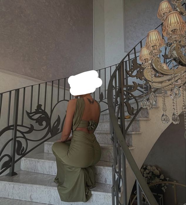 Sukienka bodycon dopasowana bez ramiączek z odkrytymi plecami lou