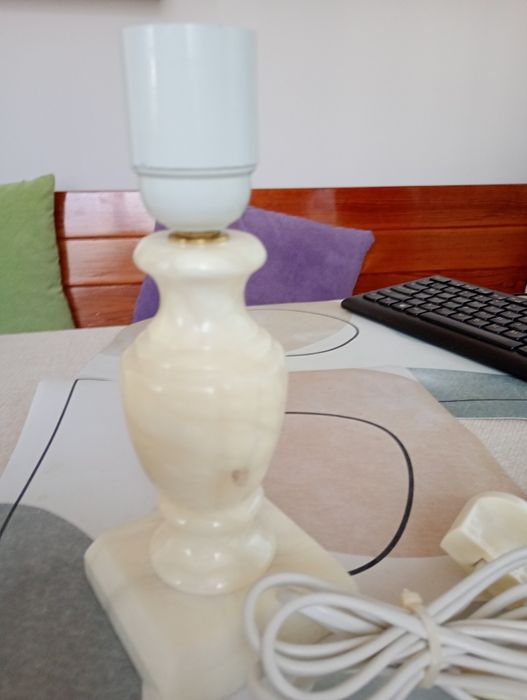 Lampka nocna alabaster