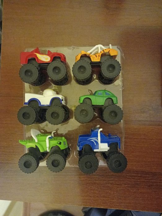 Продаю машинки блиск (вспыш)