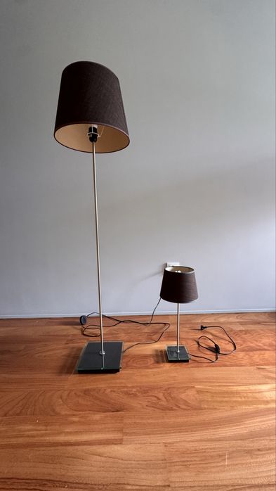 Candeeiros de pé e mesa com abajur castanho