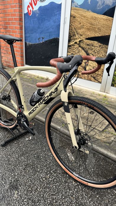 Bicicleta de gravel Rock Machine (carbono)