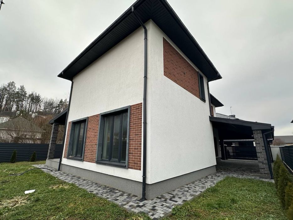 Продаж будинку у Ходосівці біля лісу та озера, закрита територія