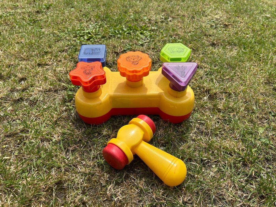 Zabawka interaktywna z młoteczkiem