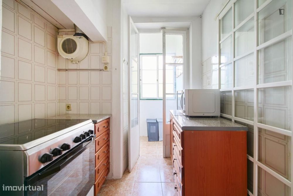 Quarto - localizado em São Bento Lisbon